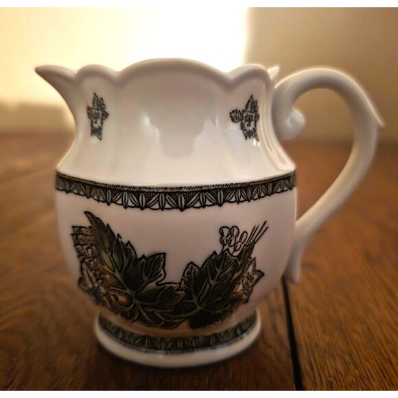 Johnson Brothers Lovely Friendly Village 1883 Sugar w lid & 6 Oz Creamer set - Picture 6 of 9